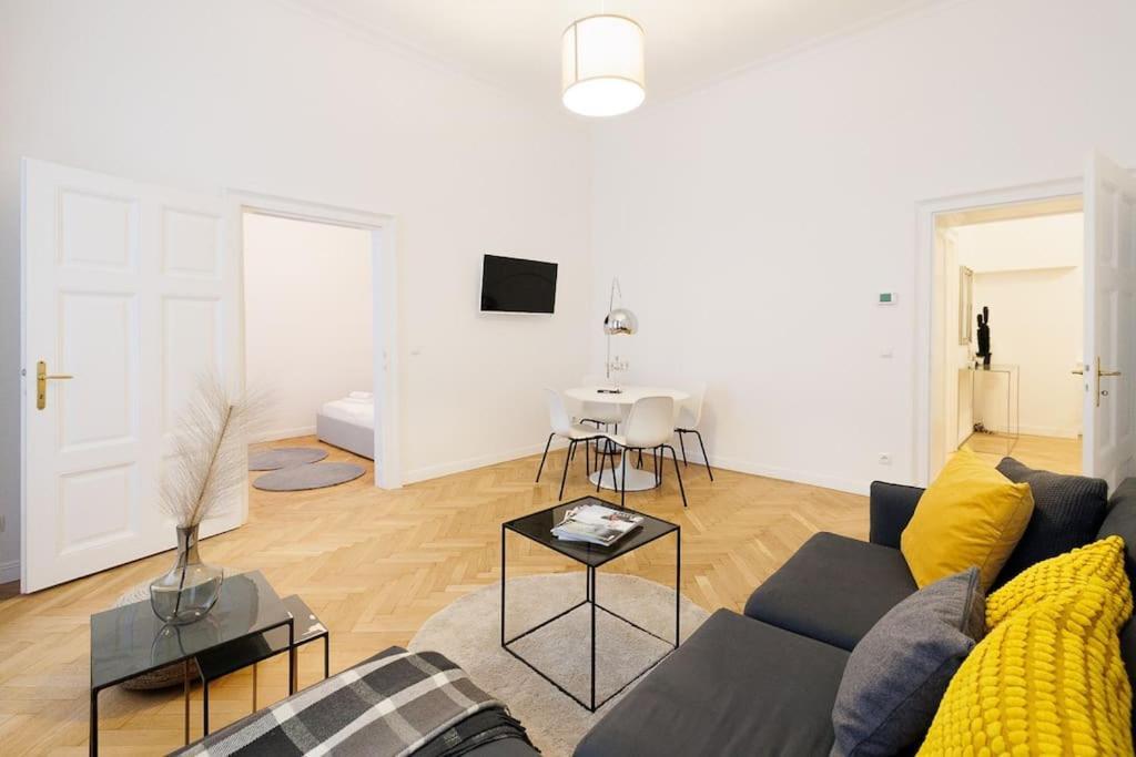 Franz 21 - Typical Viennese Apartment In The Heart Of Вена Экстерьер фото